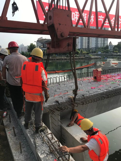 河北大街東段新開河橋建設工程首段箱梁吊裝順利完成